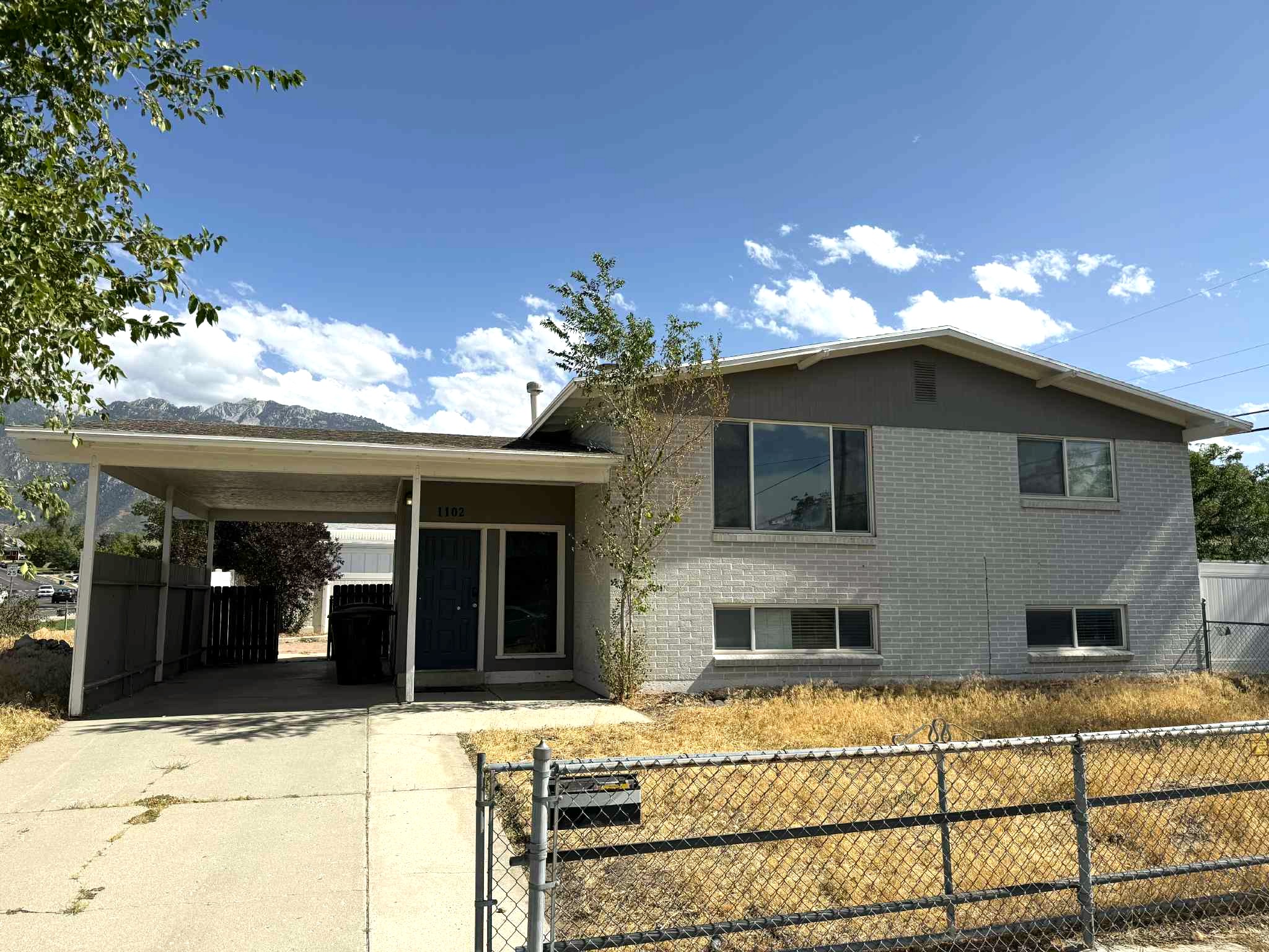 1102 East Sego Lily Drive