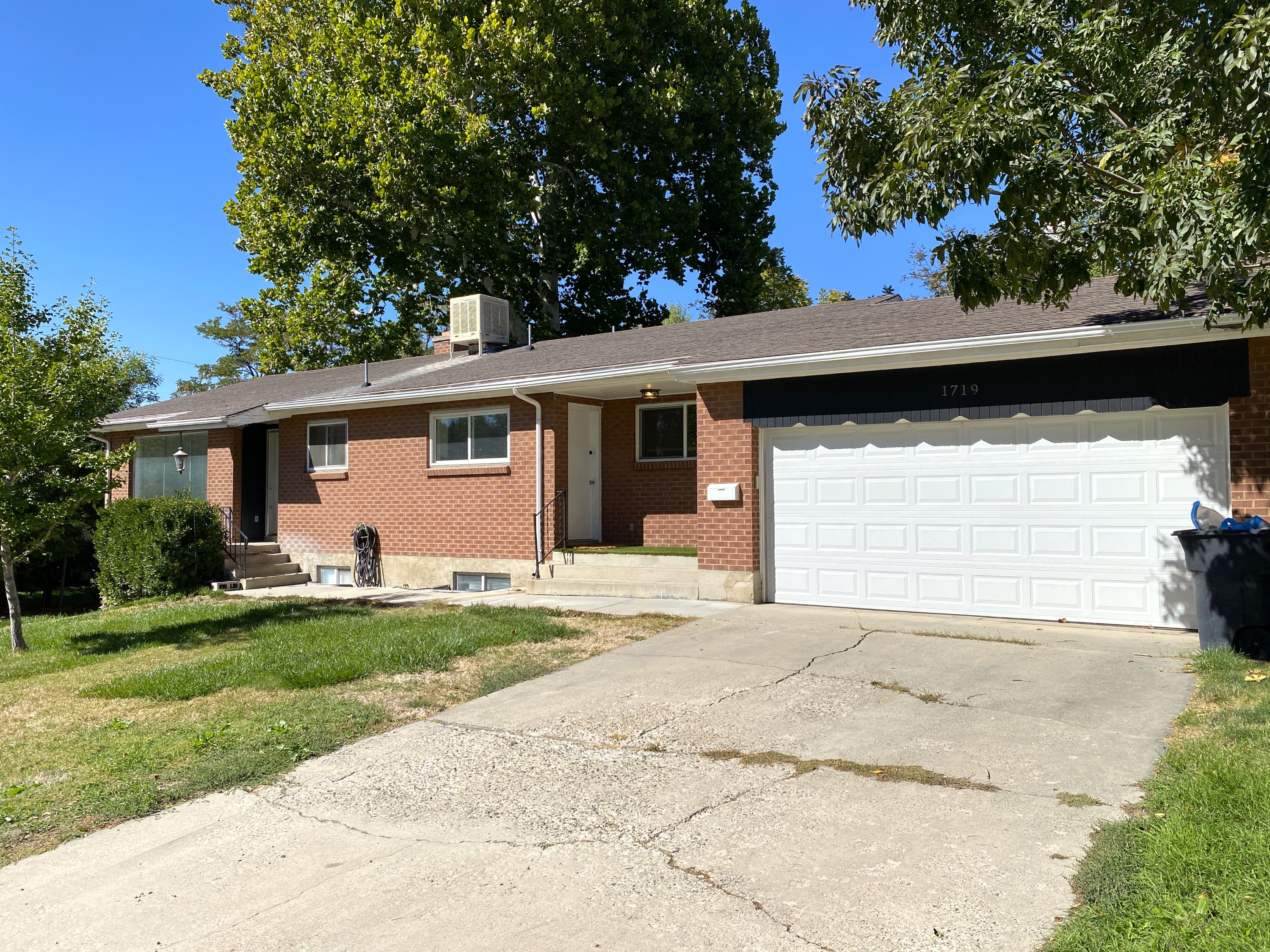 1719 Olive Drive